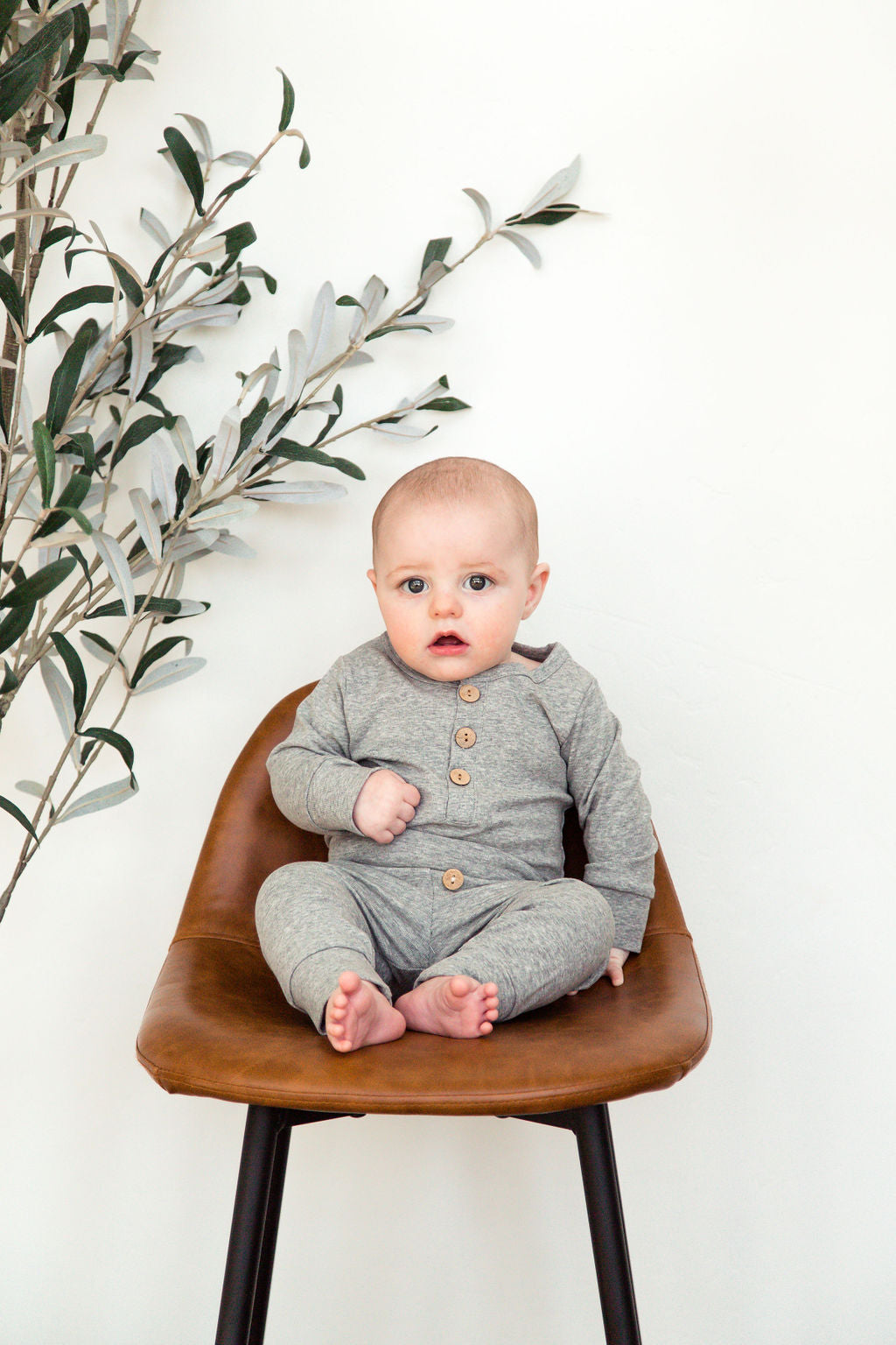 Baby Boy 2-piece Grey Long Sleeve Button Bodysuit with Matching Bottoms